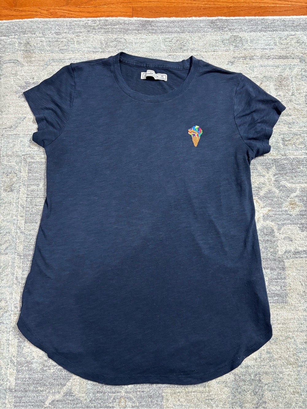 Abercrombie & Fitch Navy Short-Sleeve Crewneck Tee with Ice Cream Logo Size M